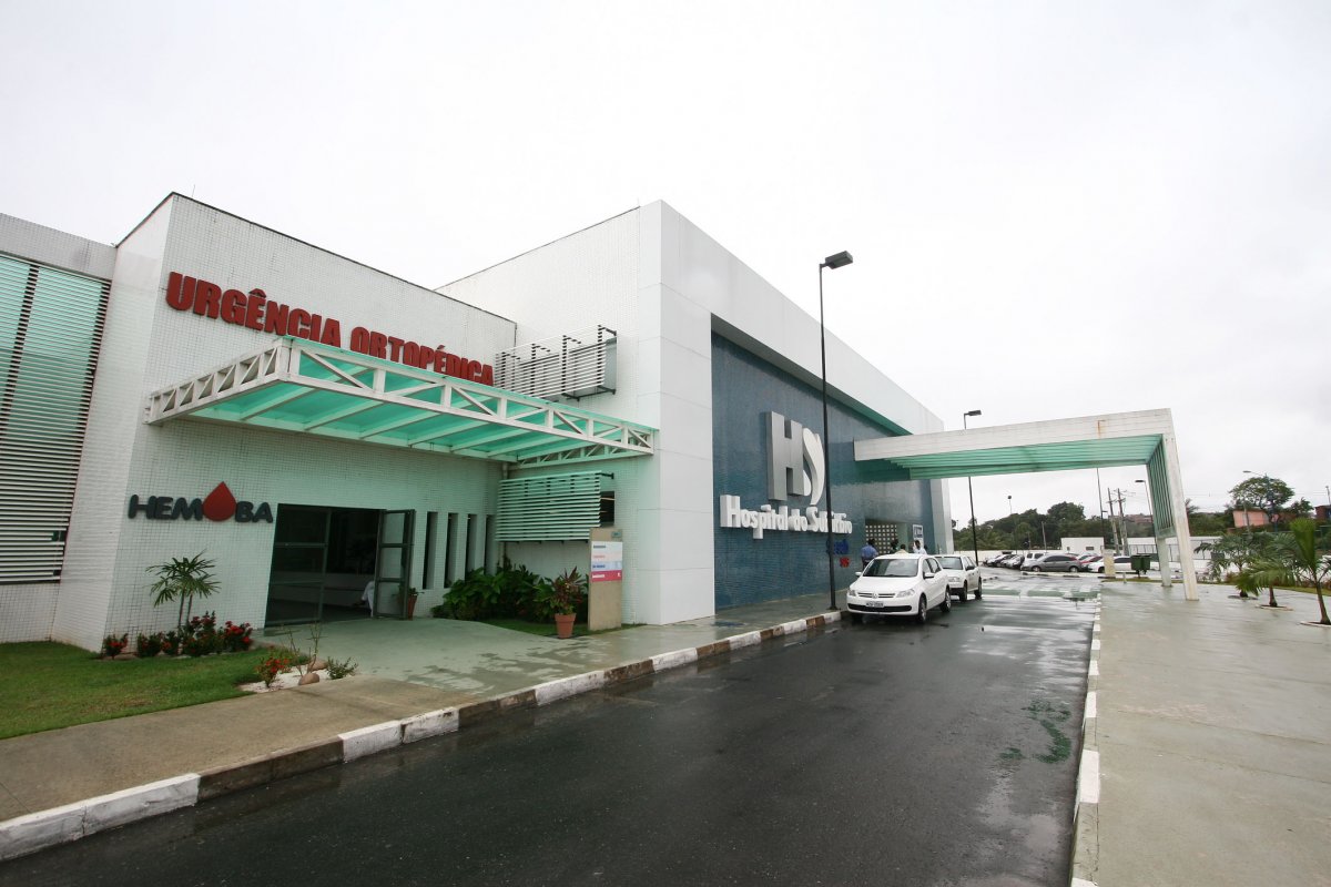 Mulher é morta após ser esfaqueada em ponto de ônibus no subúrbio de Salvador