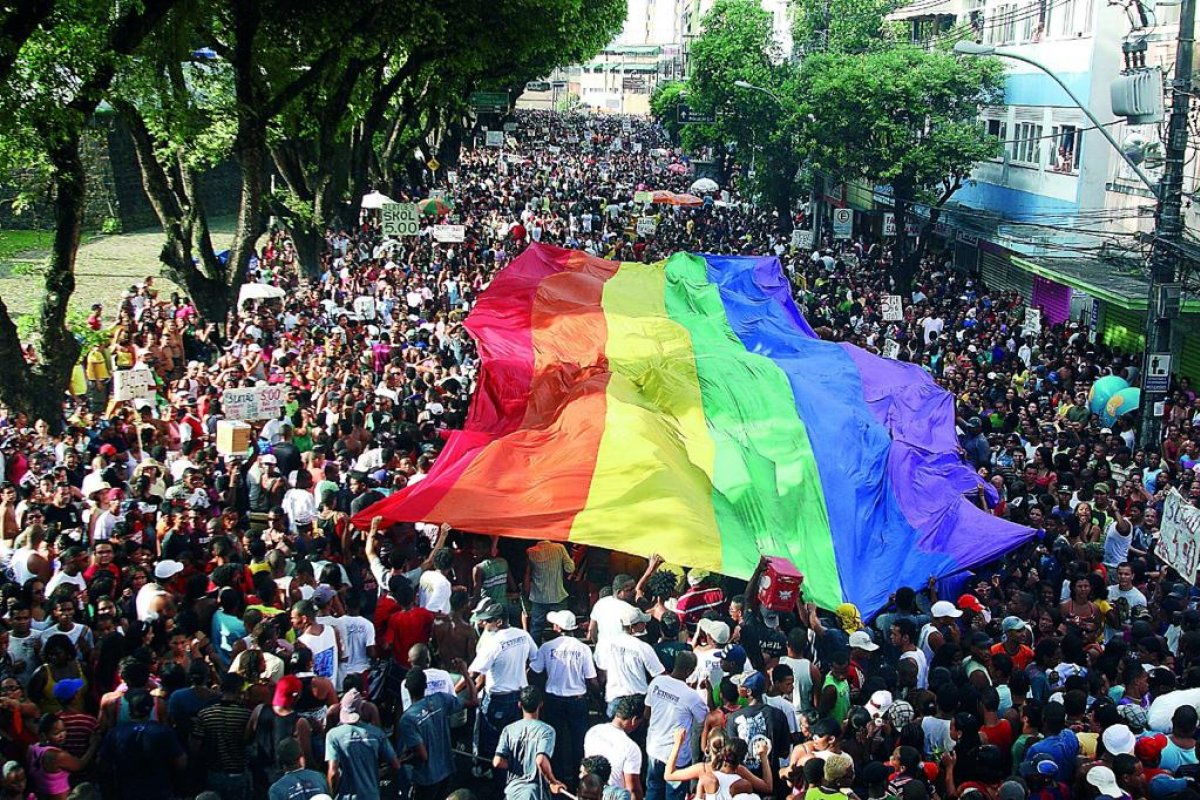 Parada do Orgulho LGBTQIA+ na Bahia chega à 19 ª edição, em programa histórico