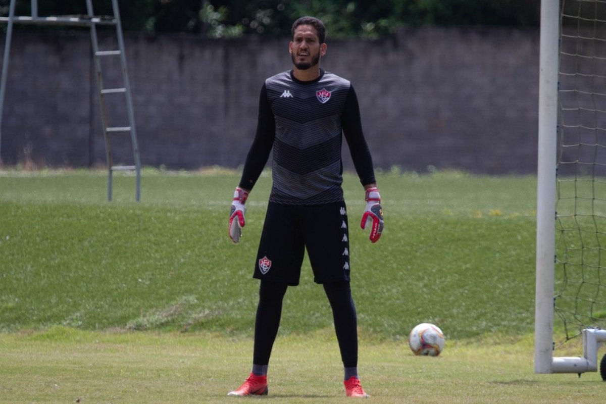 De comandante novo, Vitória recebe CRB no Barradão