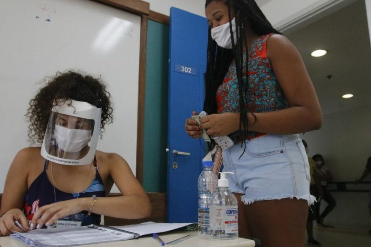 Mulheres são maioria entre os eleitores aptos em cidades com segundo turno