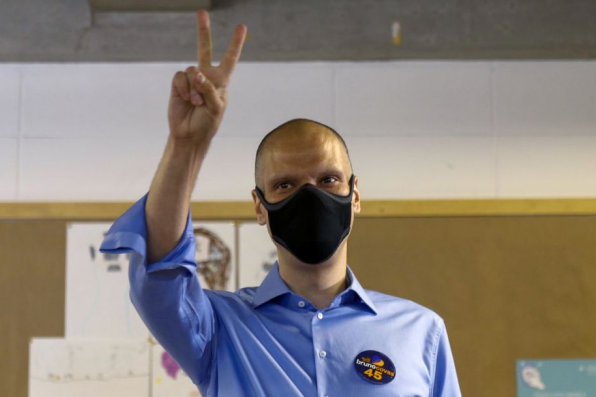 Bruno Covas é reeleito prefeito de SP