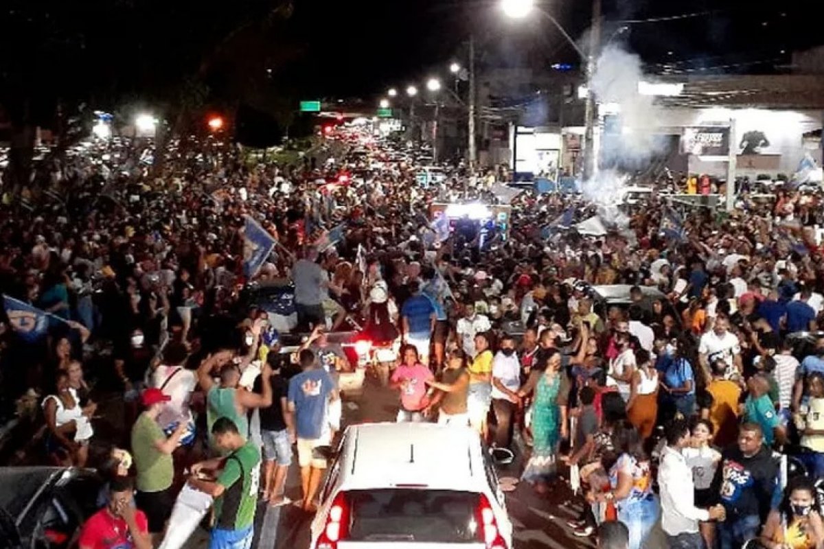 Feira de Santana e Vitória da Conquista registram aglomerações em comemorações de reeleição dos prefeitos