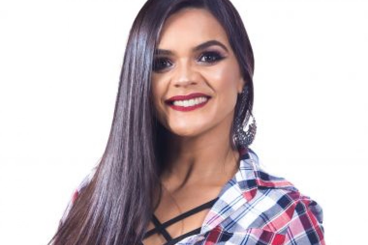 Cantora Jeanne Lima é atração gratuita da Praça do São João nesta sexta-feira