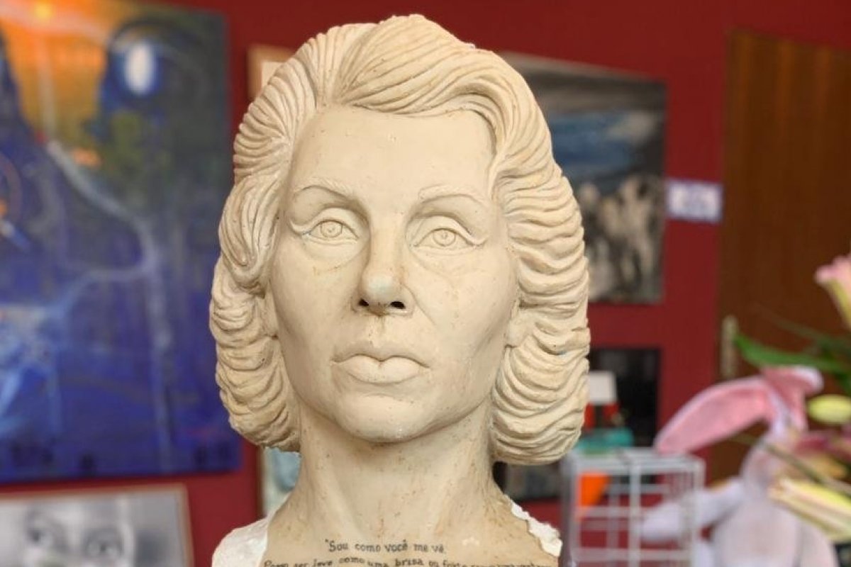 Centro Histórico ganha painel grafitado em homenagem a Clarice Lispector