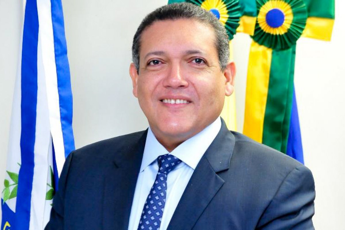 Kassio Marques interrompe mais um julgamento sobre direito de Bolsonaro nas redes sociais