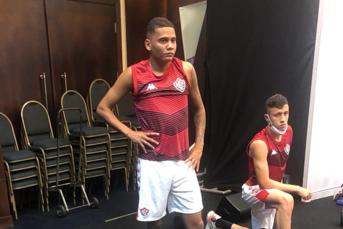 Para manter invencibilidade e se distanciar do Z-4, Vitória visita Paraná em Curitiba