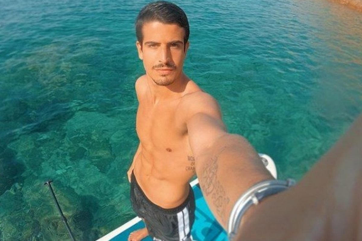 Filho de Claudia Raia de Edson Celulari curte férias com namorada em iate de R$ 321,2 milhões