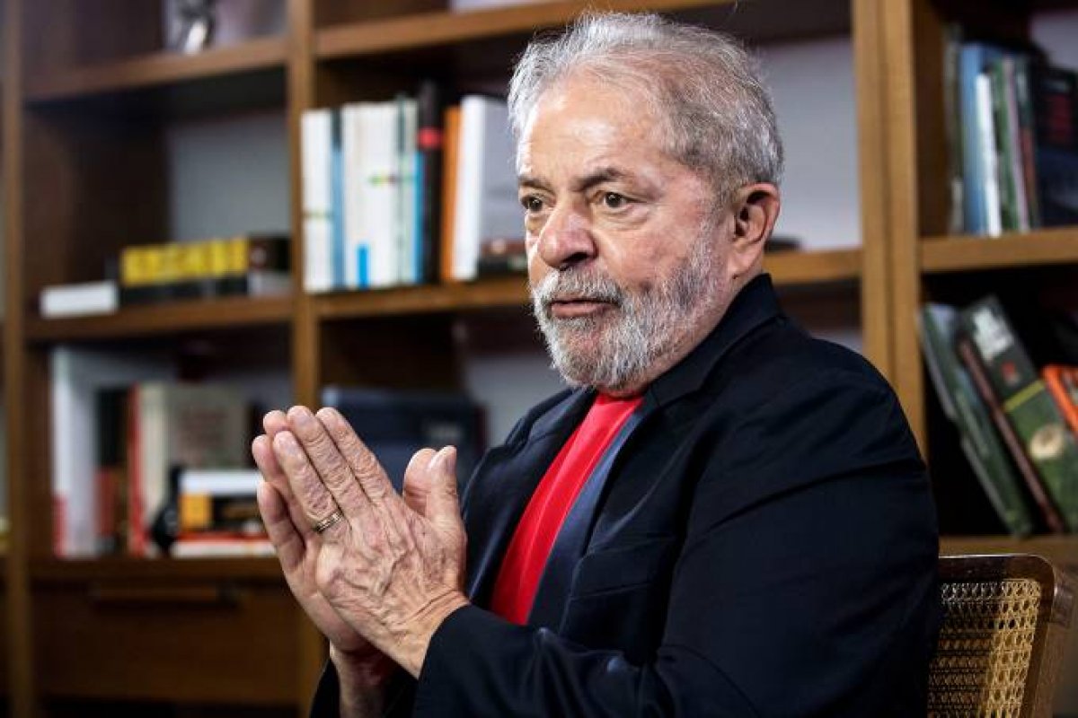 Em videoconferência, o ex-presidente Lula revela ser contra impeachment de Bolsonaro