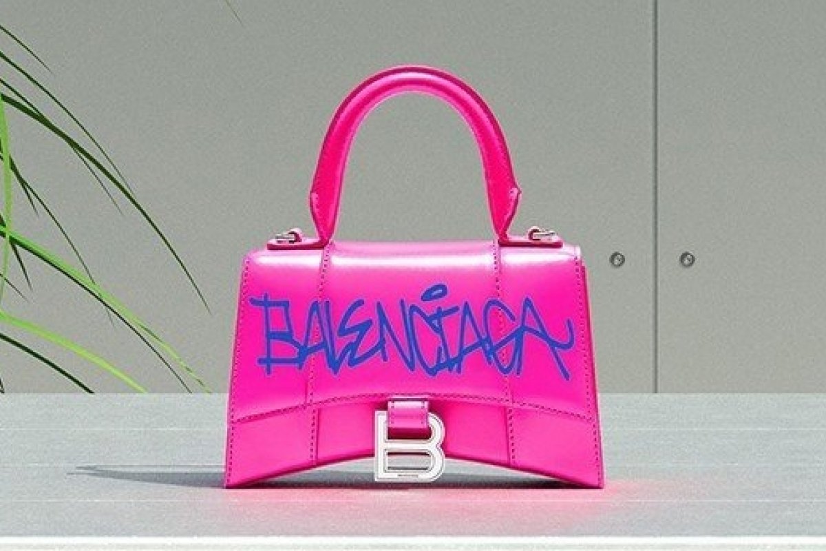 Balenciaga aposta em novo serviço de customização