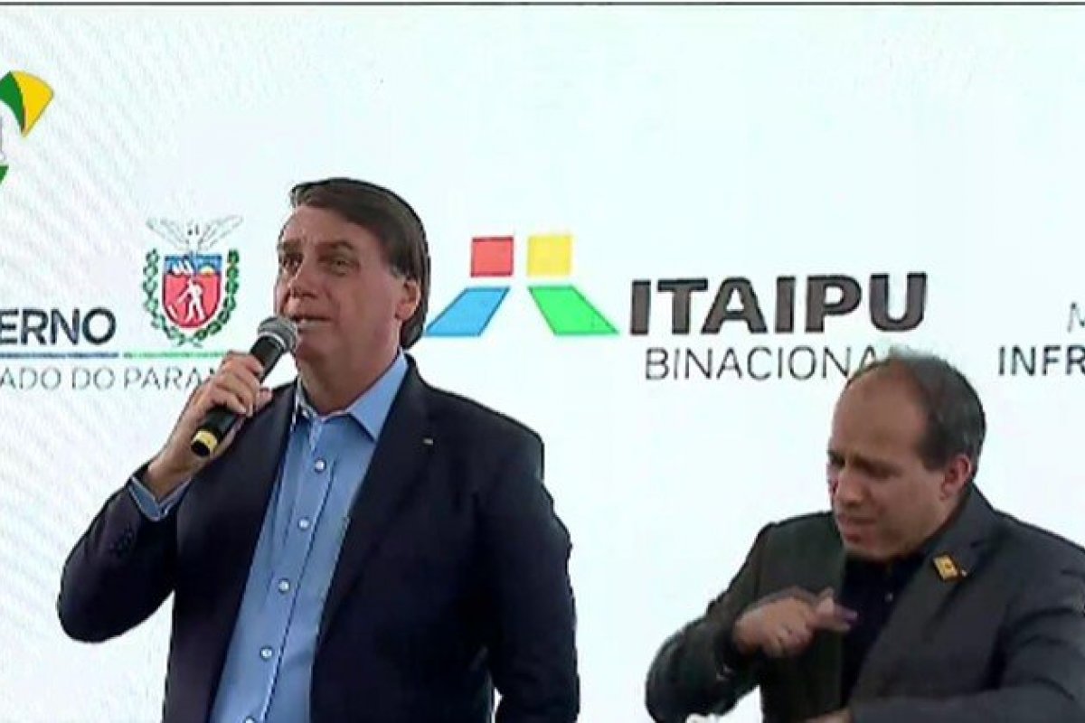 Perpetuar alguns benefícios é 'o caminho certo para o insucesso', diz Bolsonaro