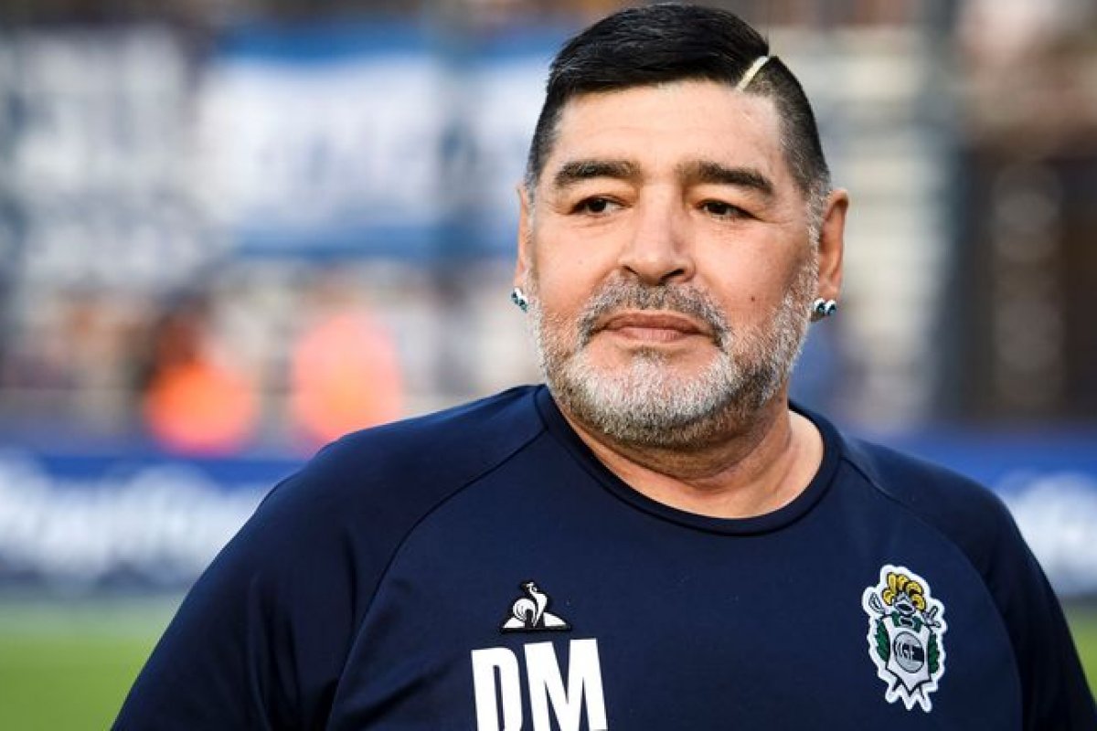 Coração de Maradona é extraído para autópsia, diz site