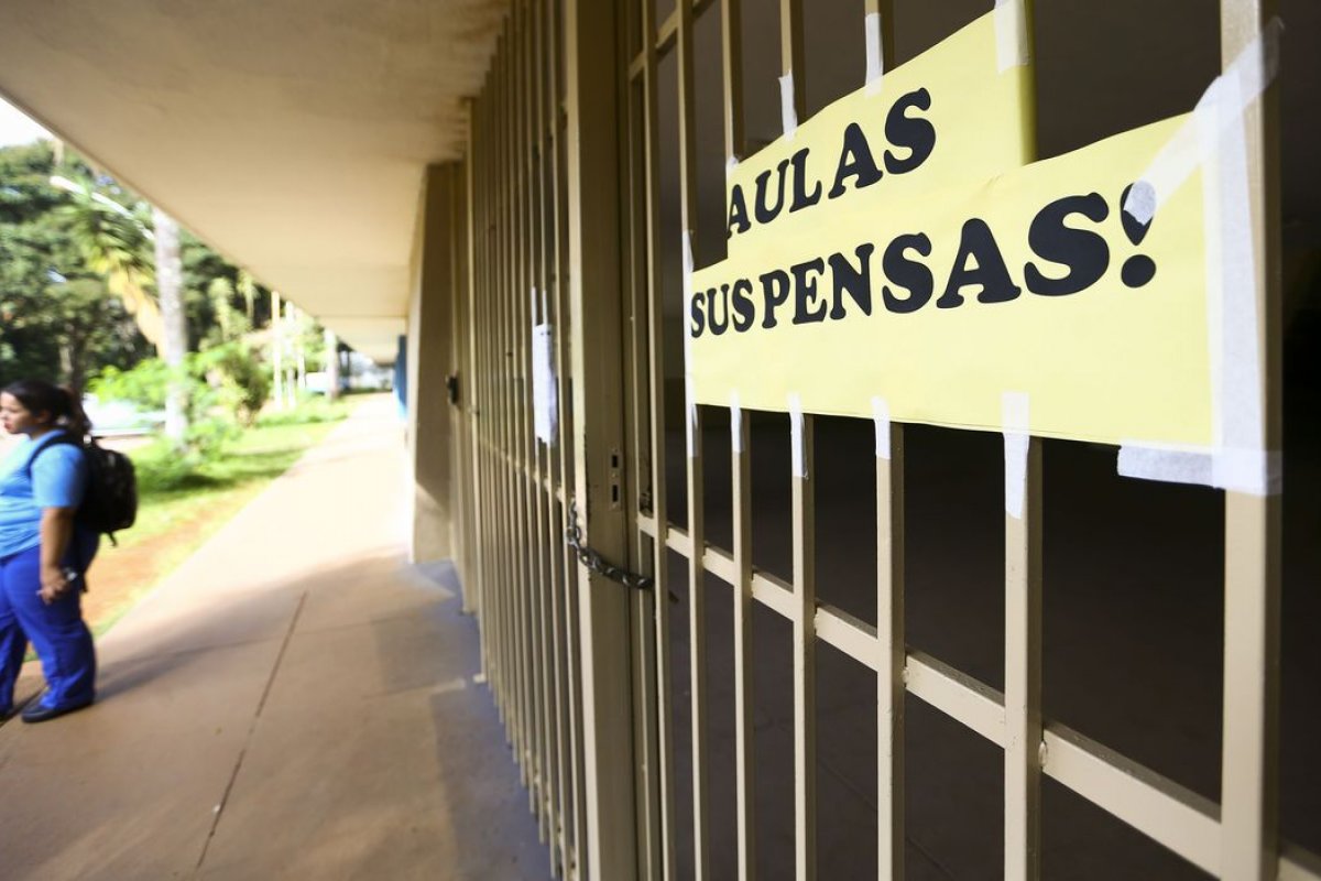 Governo prorroga decreto que proíbe aulas na Bahia