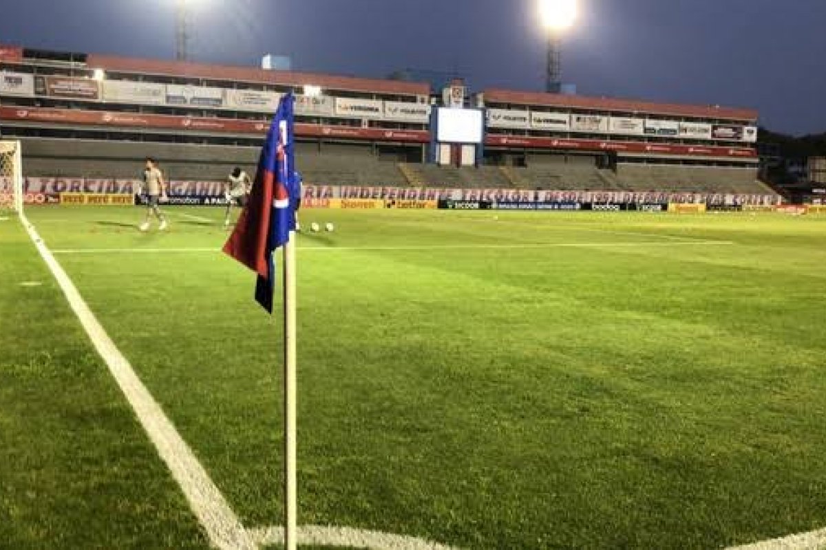 Vitória abre o placar sobre o Paraná pela Série B