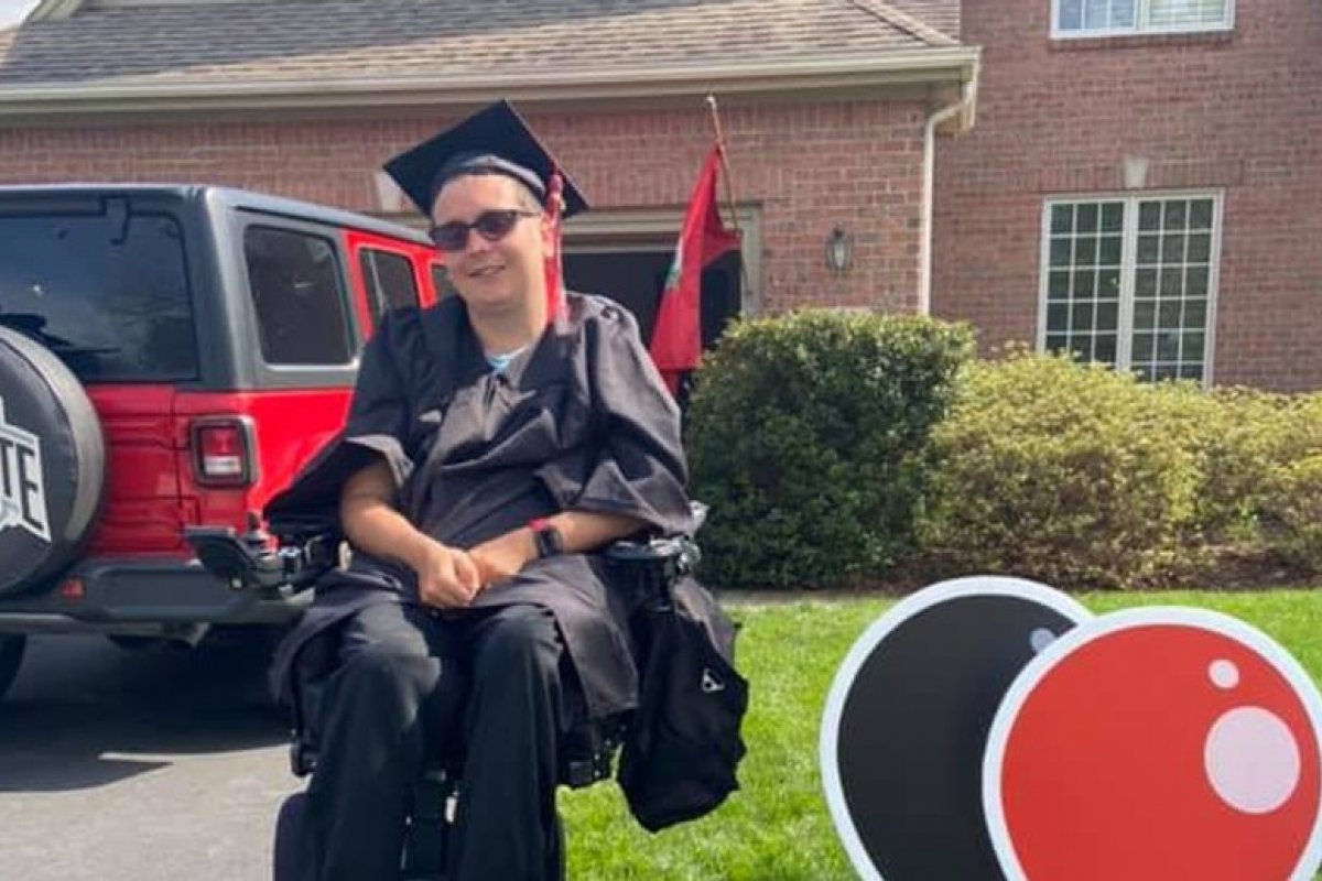 Apple Watch salva vida de jovem de 25 anos com doença rara