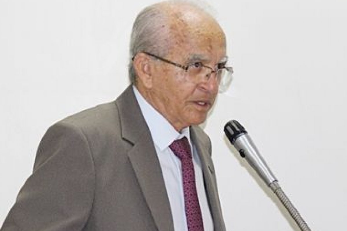 Com Covid-19, prefeito reeleito de Paulo Afonso é transferido de avião para tratamento