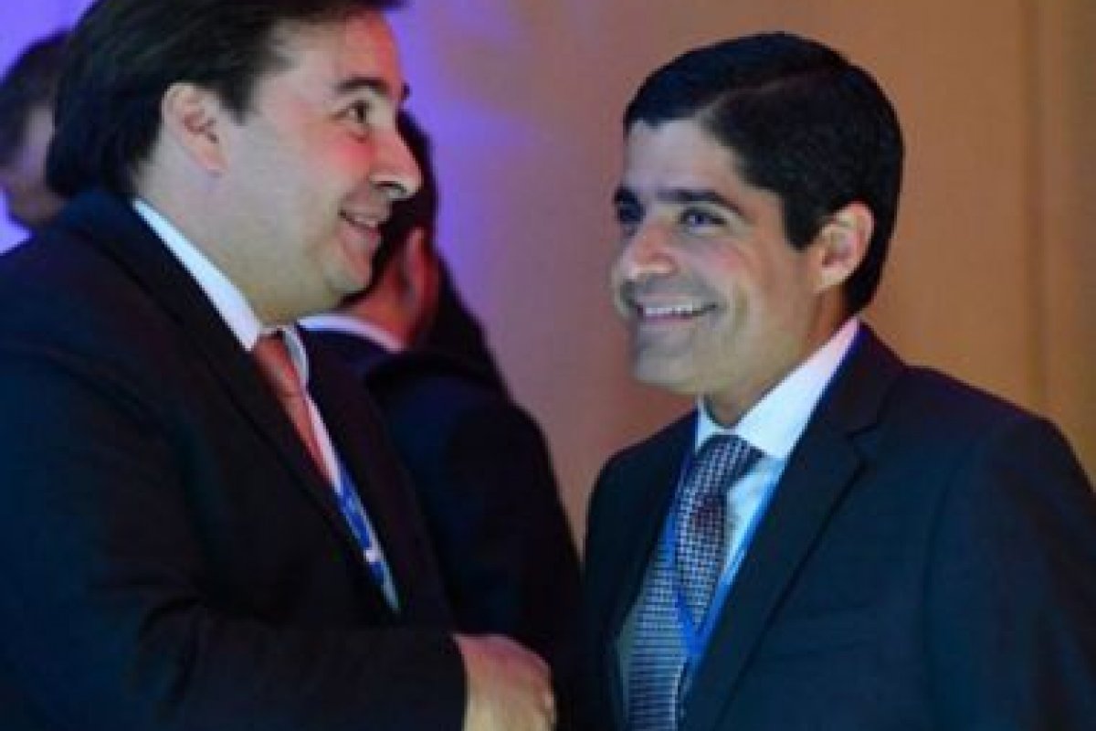 Em reunião com Neto, Maia promete não tentar reeleição na presidência da Câmara