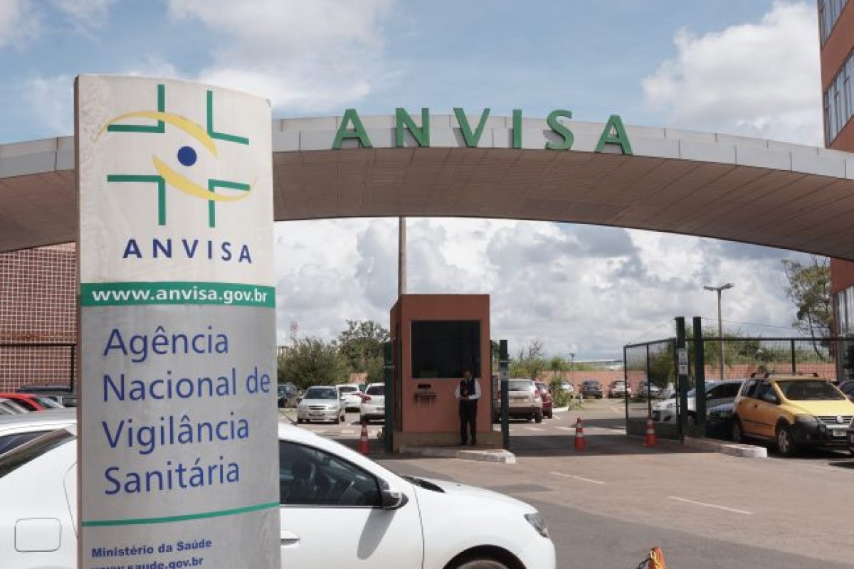 Anvisa estuda autorizar uso emergencial de vacinas contra covid-19 sem necessidade de registro