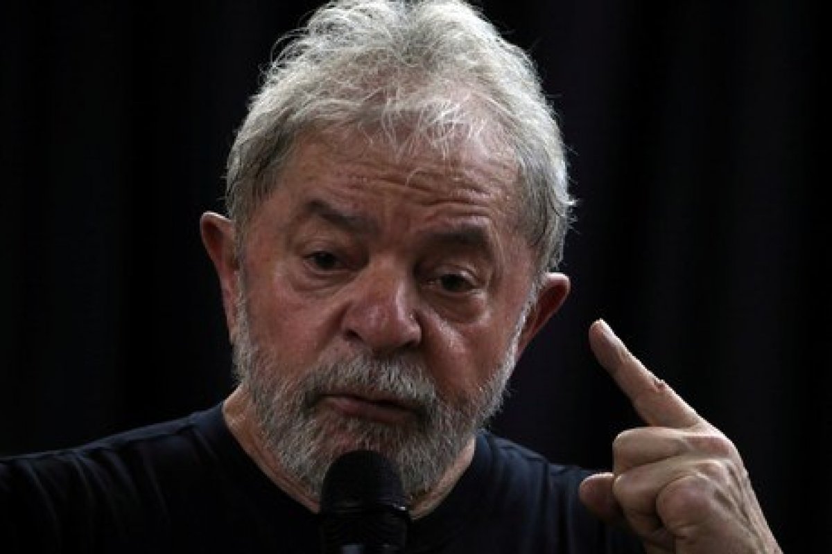Justiça permite deslocamento de Lula para São Paulo