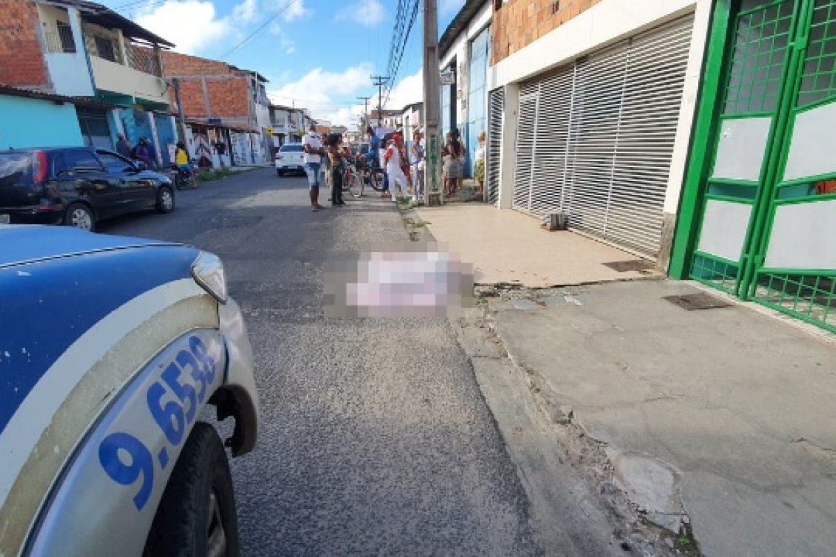 Homem é assassinado a tiros em bairro de Feira de Santana
