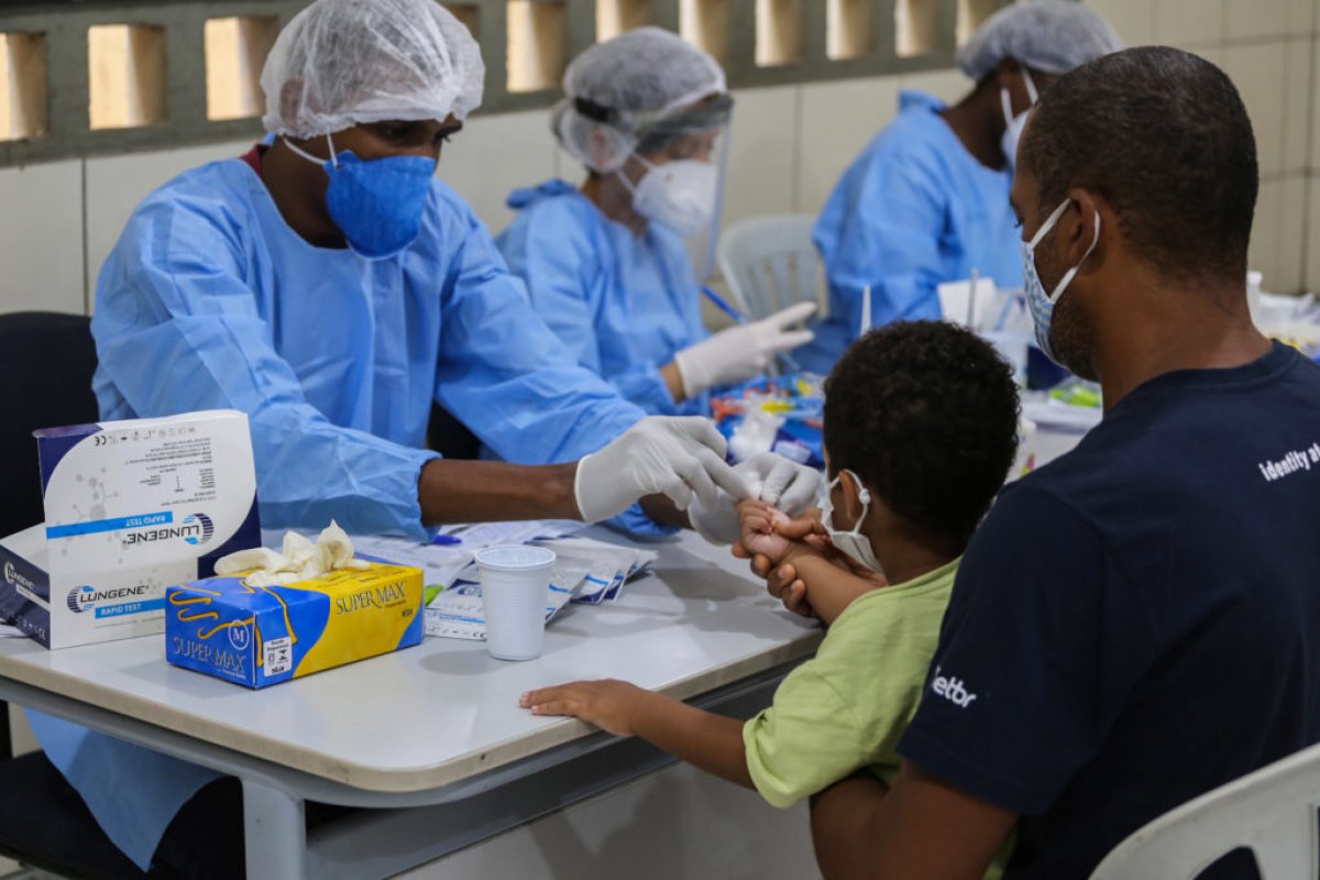 Testagem para Covid-19 nos bairros da Pituba e Brotas voltou a ser realizada na manhã desta quarta-feira (2)