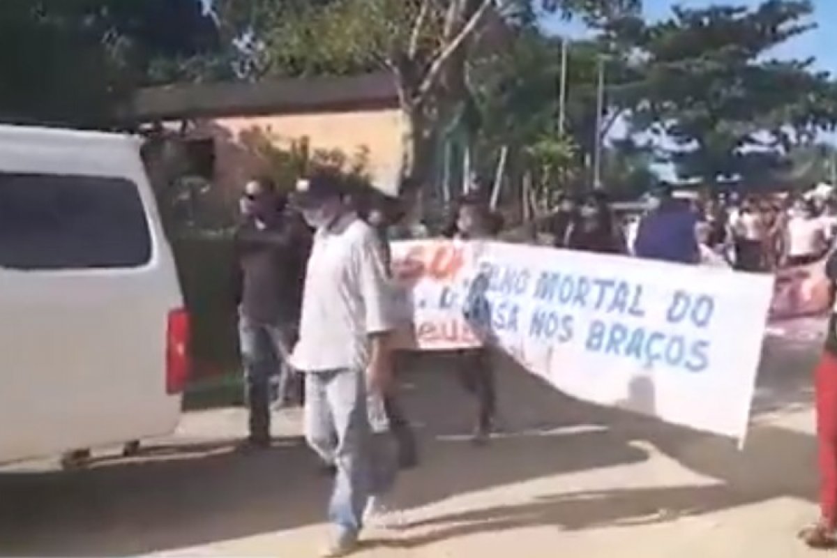 Secretário de saúde vítima da covid-19 é enterrado em Nova Viçosa, na Bahia