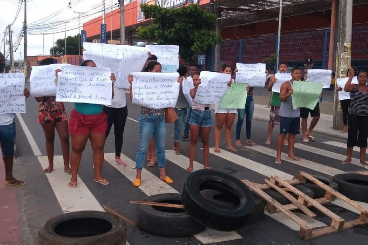 Protesto provoca interdição de parte da Av, Suburbana, em Salvador, na manhã desta quinta (3)