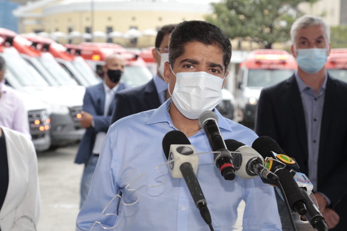 O governo federal abdicou da educação, diz ACM Neto em coletiva