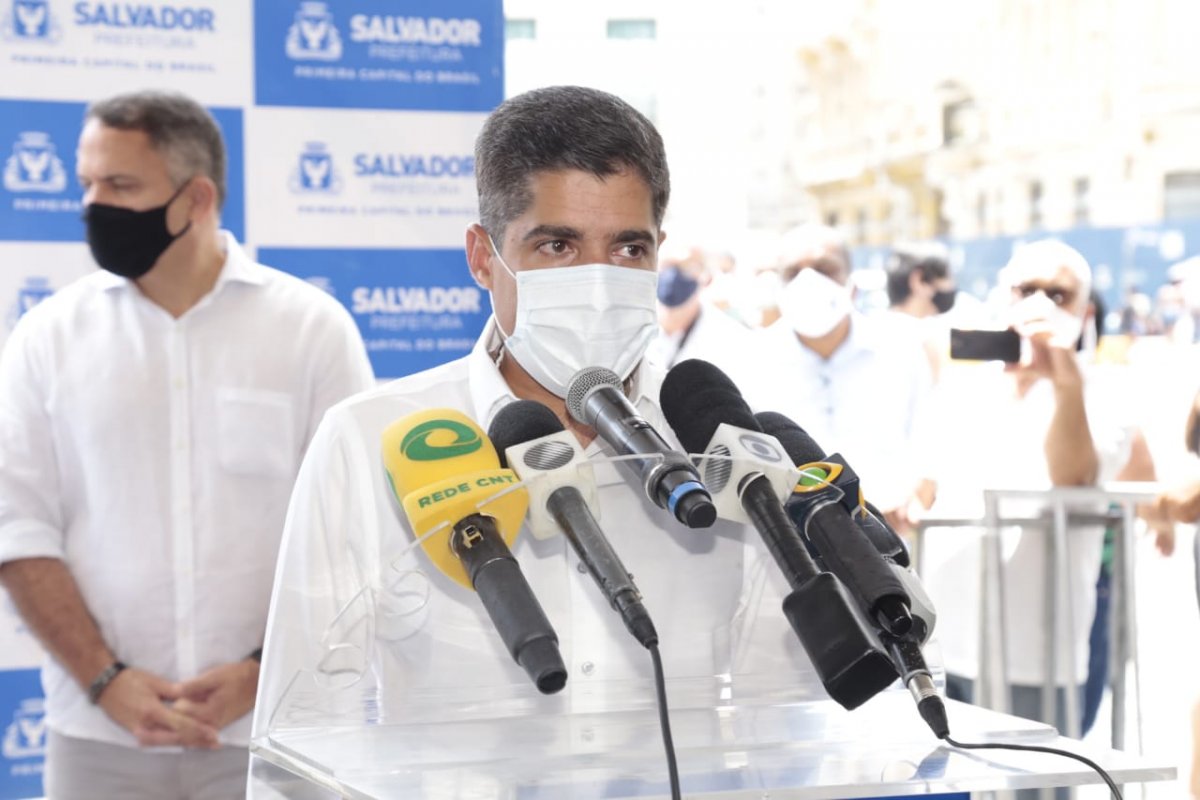 Neto desconversa sobre aumento de tarifa de ônibus