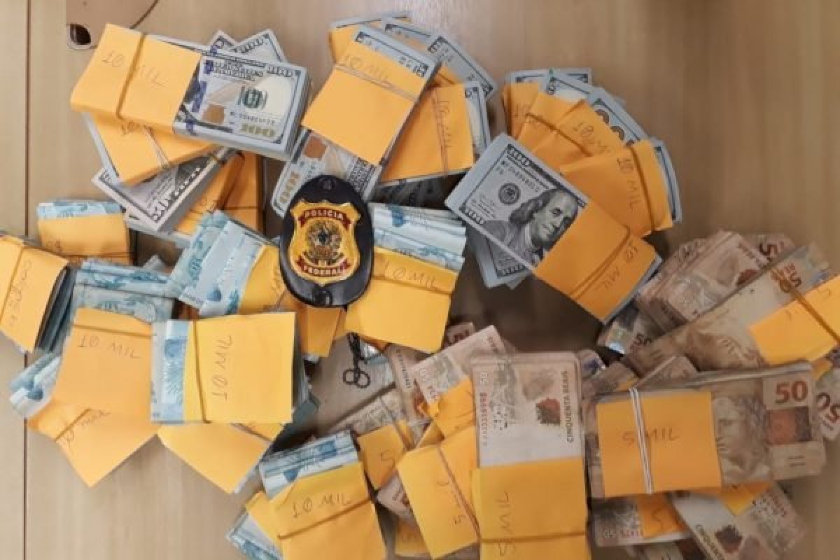 Polícia Federal apreende mais de R$ 3,8 mi guardados em compartimento secreto de carro