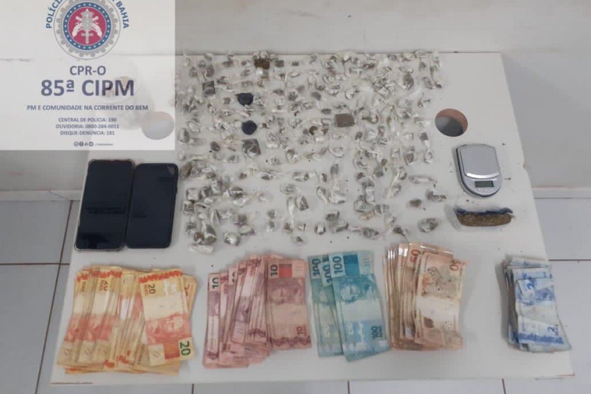 Mais de 800 porções de drogas e quantia de R$ 3 mil são apreendidas em ação no oeste da Bahia