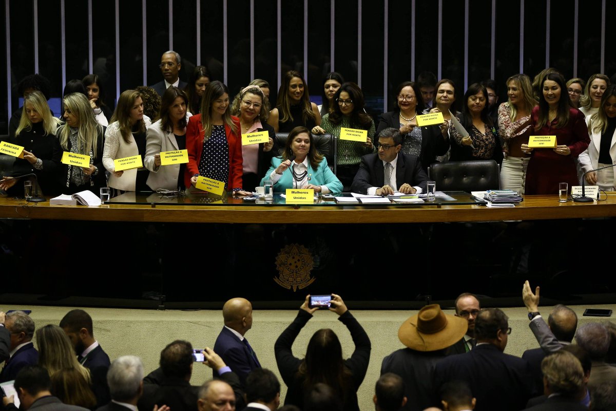 Bancada feminina da Câmara anuncia que representará no Conselho de Ética contra o deputado
