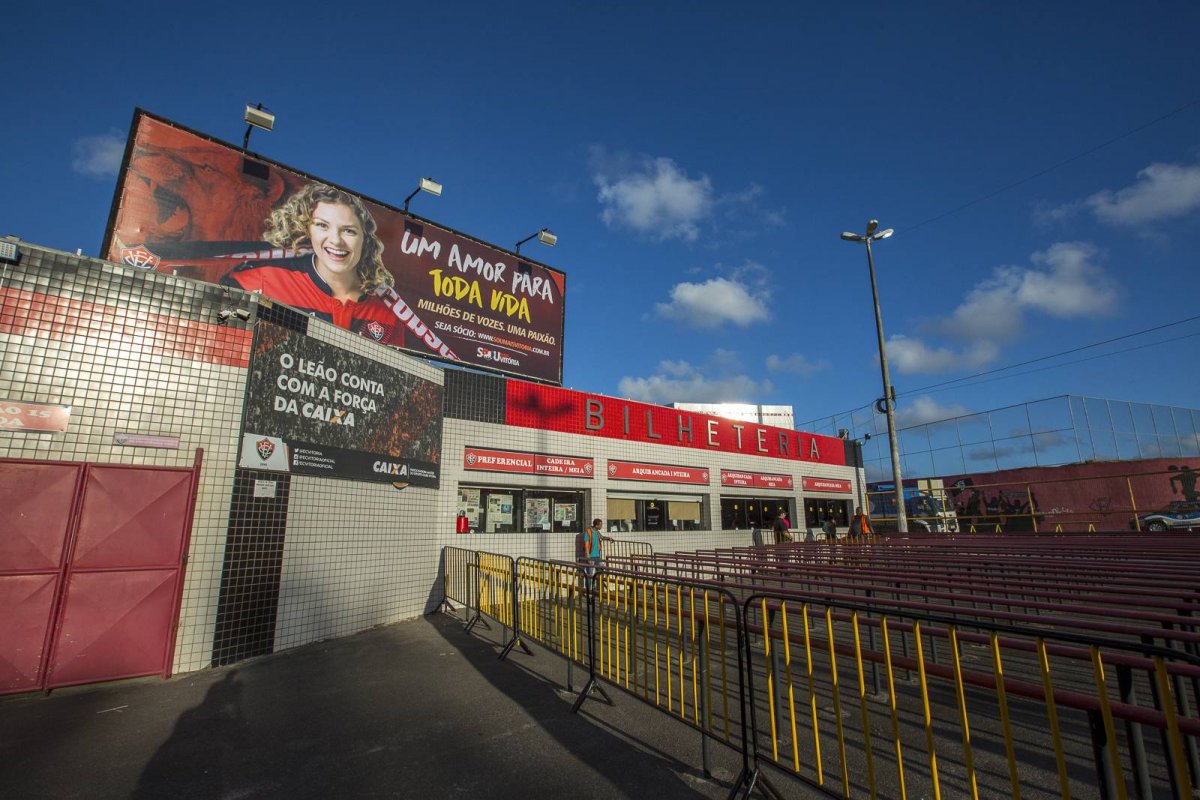 Paulo Carneiro proíbe veículos de imprensa de entrar no Barradão; Associação de cronistas responde