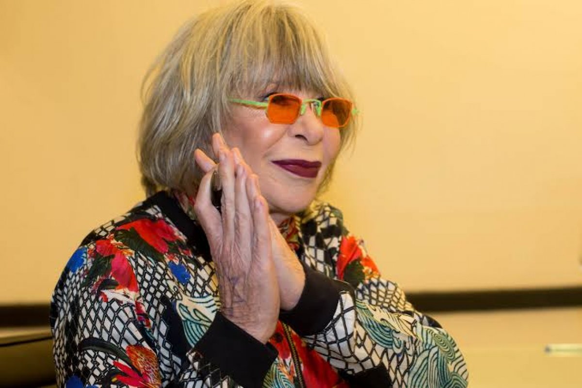 Rita Lee revela  que não suporta a própria voz: “Não aguento me ouvir cantando”