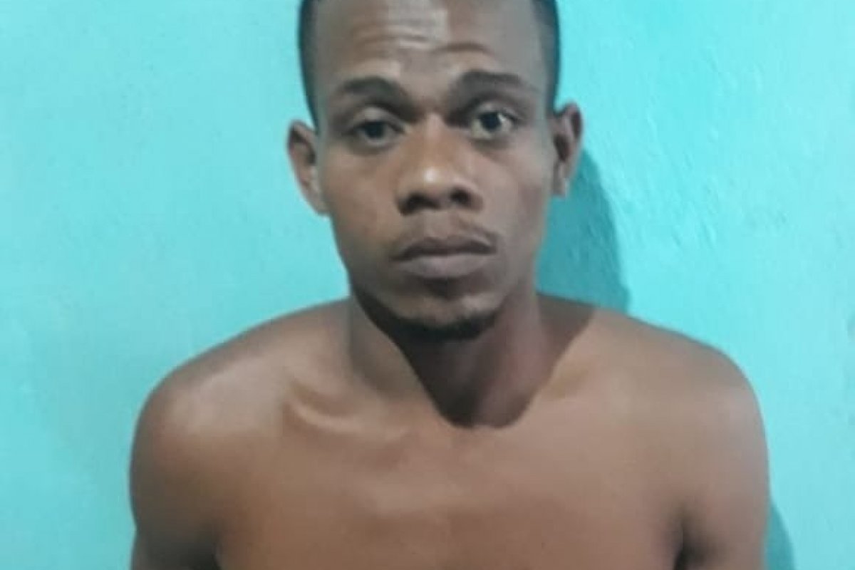 Homem é preso em flagrante por tráfico de drogas no Lobato