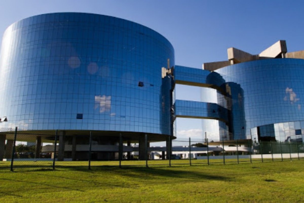 Bolsonaro tem direito de desistir de depoimento em inquérito sobre autonomia da PF, diz PGR