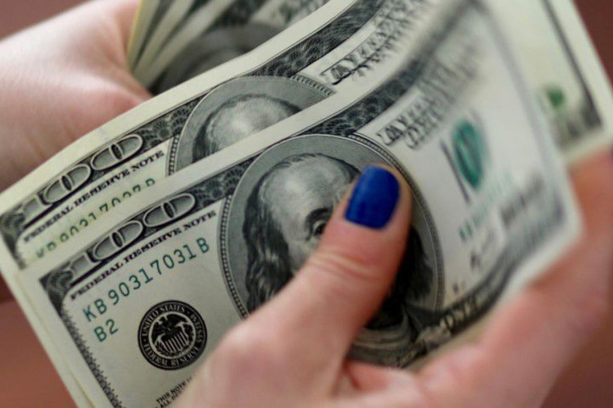 Dólar cai para R$ 5,14 e fecha na menor cotação desde julho