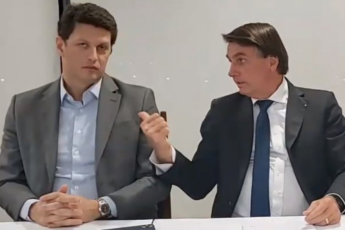 "Tem que ter recurso na mesa", diz Salles sobre pressão externa para preservar Amazônia