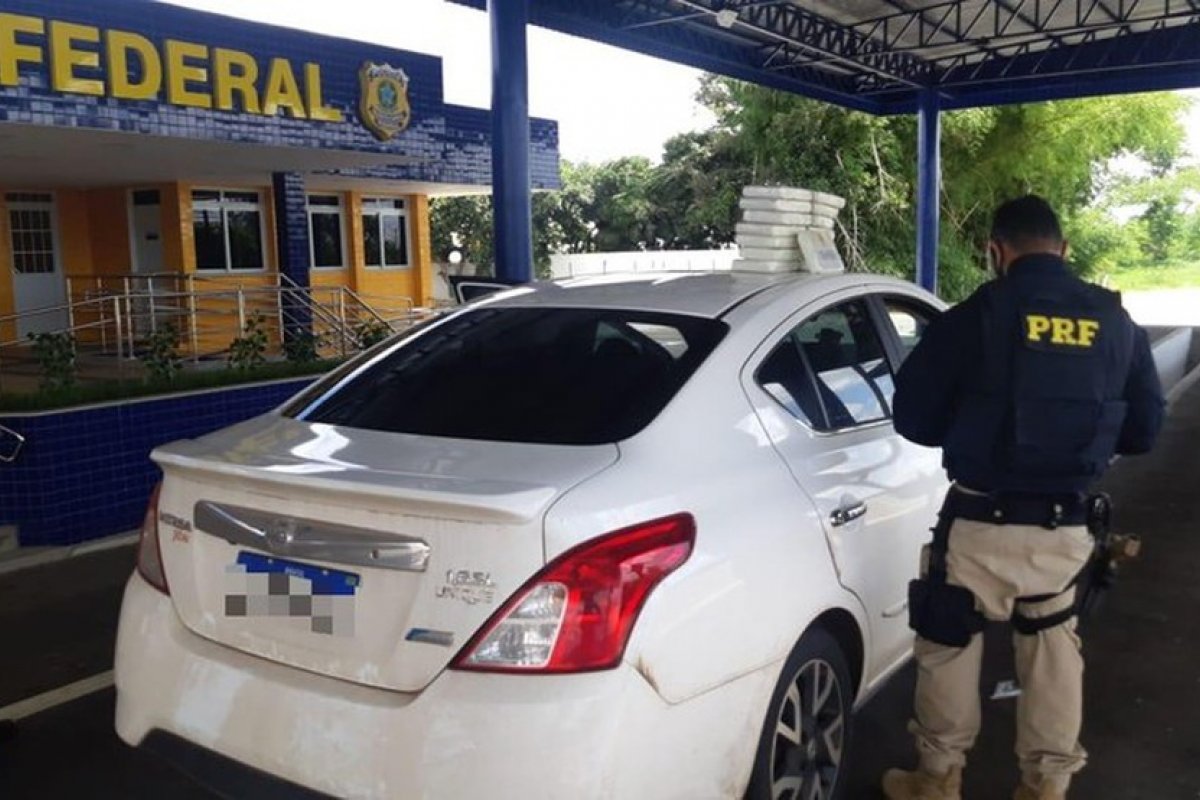 Homem é preso depois de ser flagrado com mais de 15 kg de cocaína na BR-116