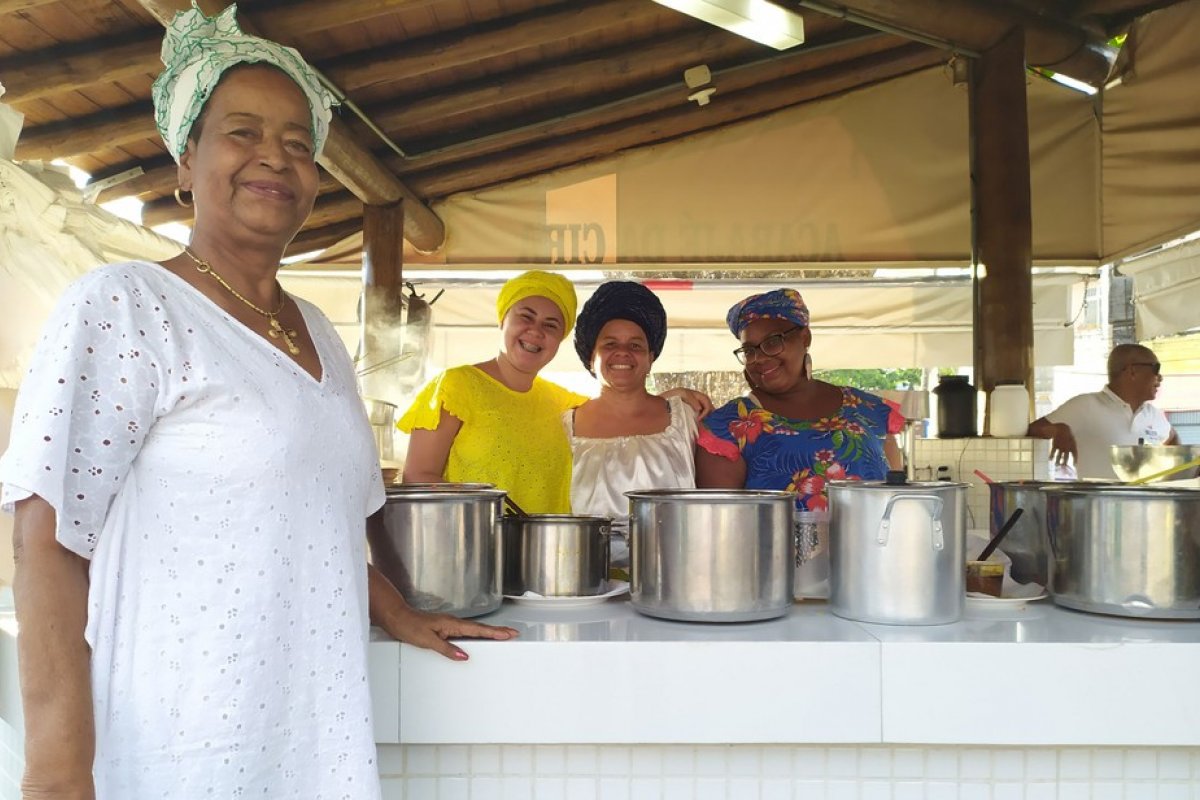 Morre Cira, famosa baiana de acarajé de Salvador