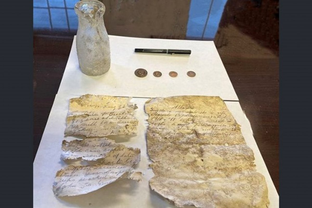 Cartas manuscritas de 103 anos são encontradas em 'cápsula do tempo'