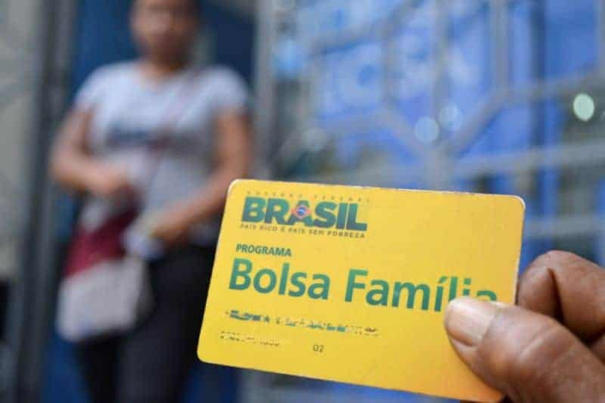Bolsa Família tem fila de R$ 1 milhão após redução do auxílio emergencial