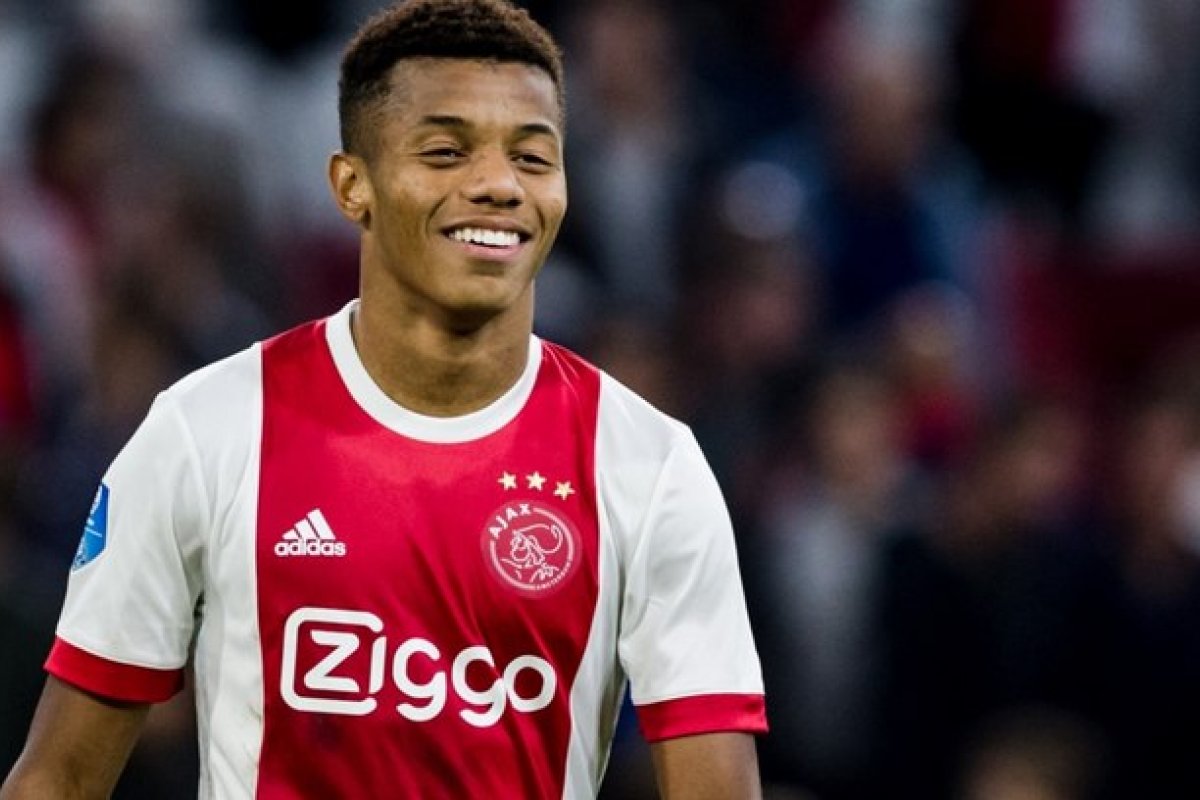 David Neres frusta mercado e renova contrato com Ajax até 2023