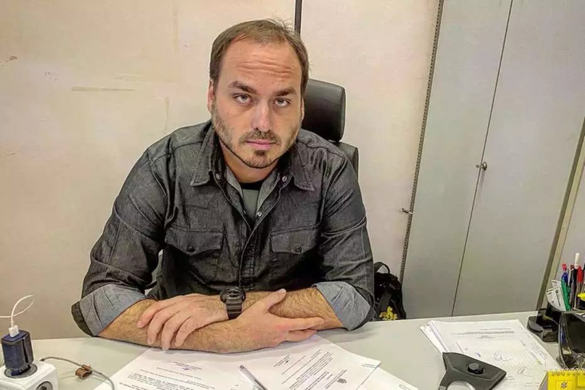 Carlos Bolsonaro apresenta projeto de lei para banir neutralização de gênero