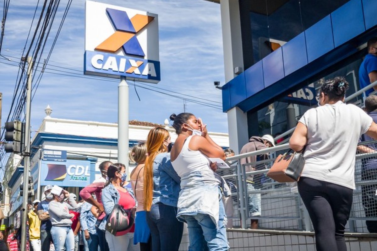 Agências da Caixa abrem neste sábado (5) para o saque do Auxílio Emergencial