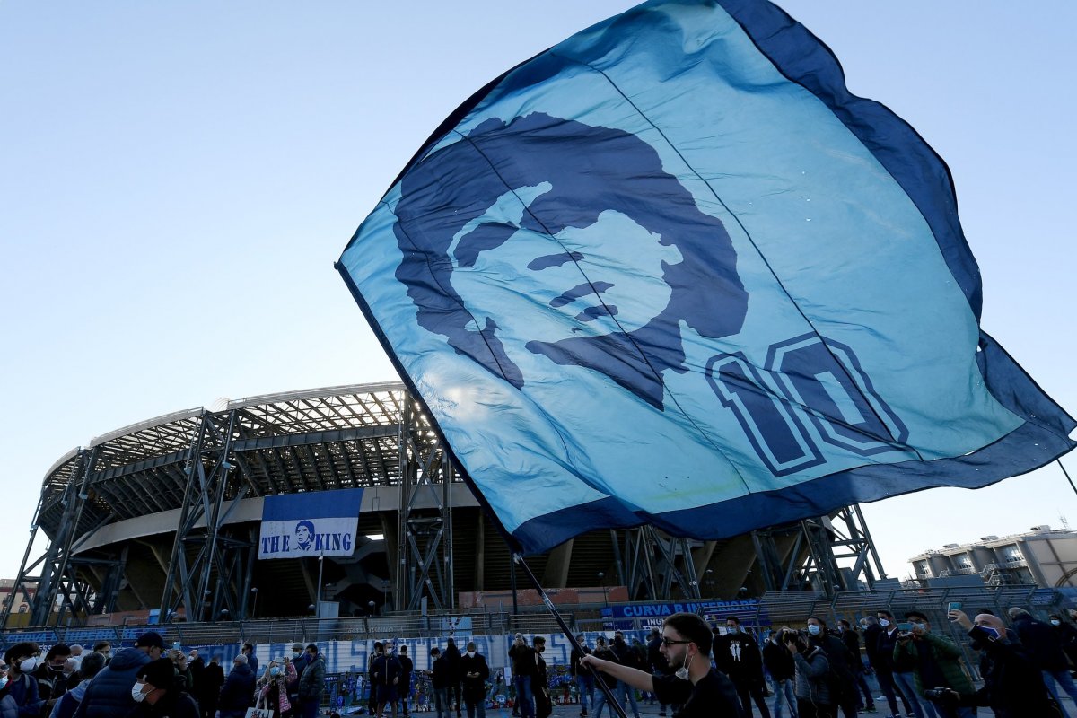 Nome do Estádio de Napoli é oficialmente alterado para 'Diego Armando Maradona'