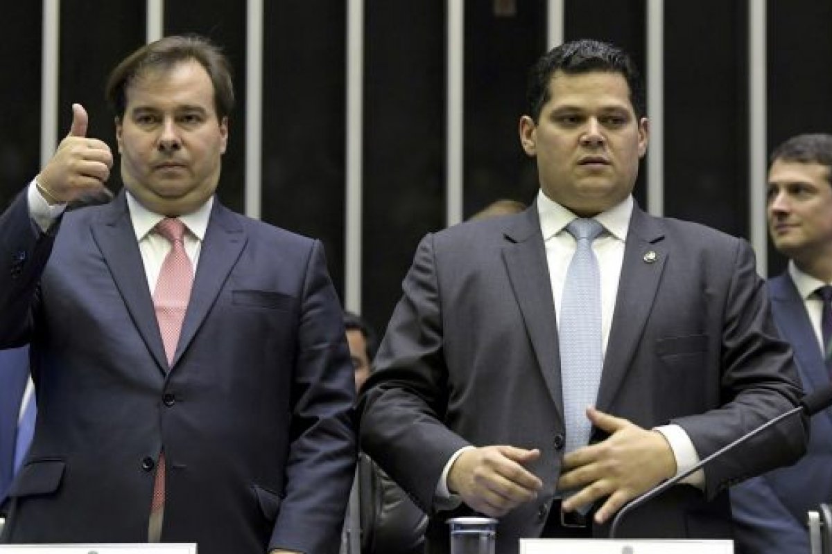 Hashtags em referência à reeleição no Congresso repercutem no Twitter