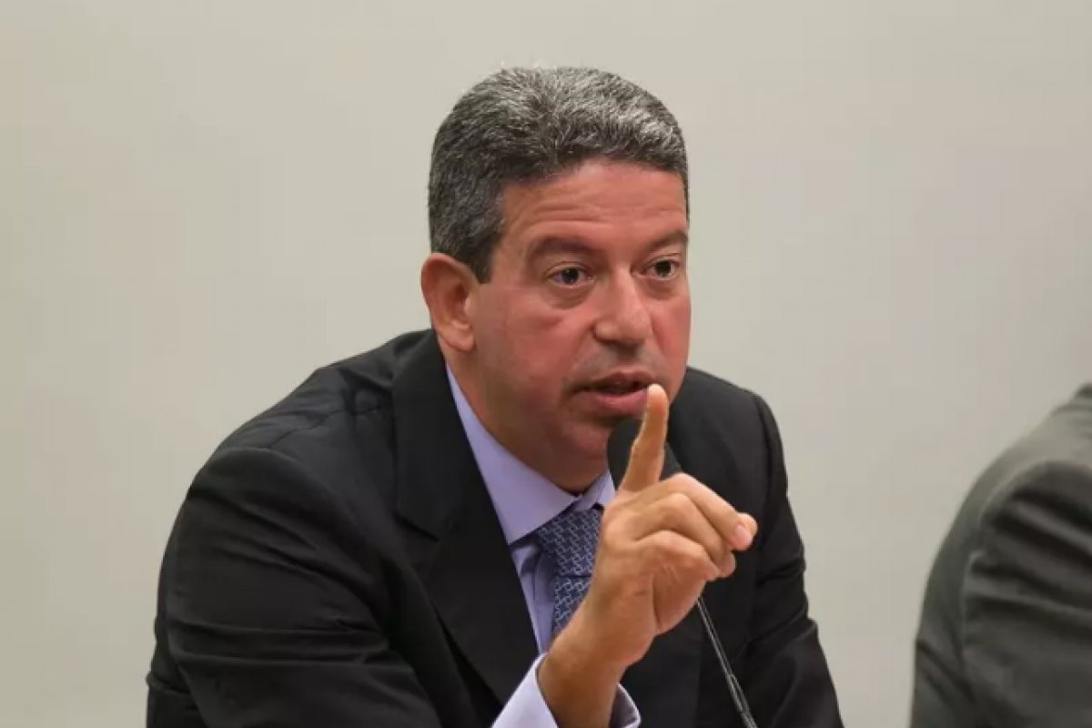 Justiça absolve Arthur Lira de comandar "rachadinha" em Alagoas