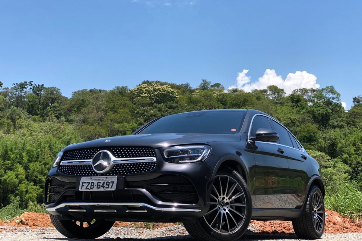 Farol da Bahia avalia o luxuoso GLC cupê 300