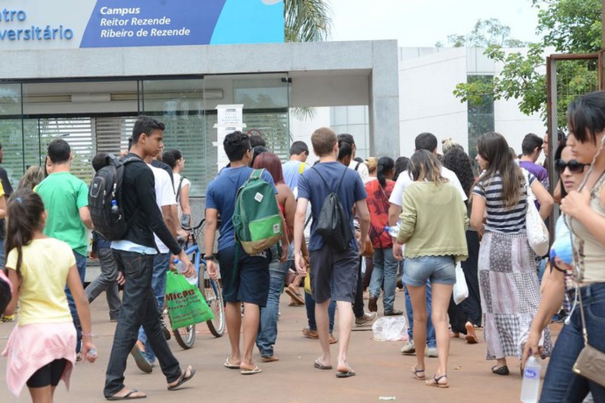 FNDE prorroga prazo para renovação semestral de contratos do Fies