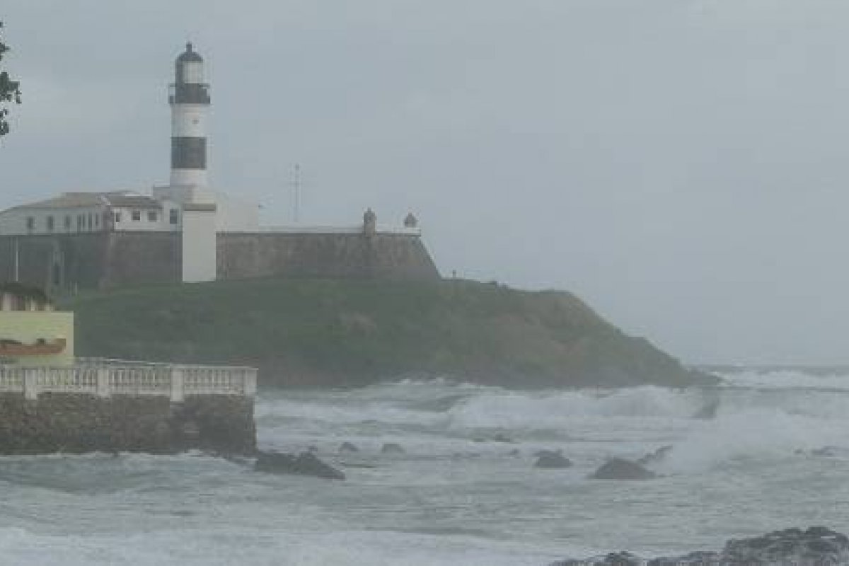 Salvamar alerta para riscos de afogamentos durante o inverno na capital baiana